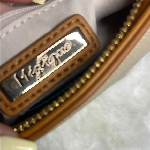 Faux Straw look PU  Cream and Tan Crossbody Bag with 2 removable straps - Picture 4 of 13